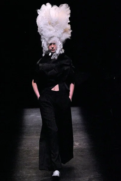 Look 25